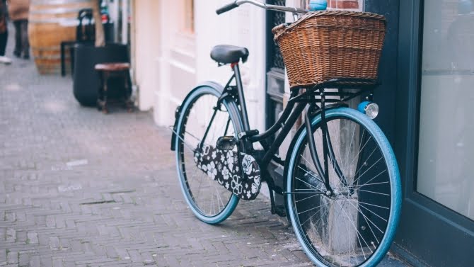 Amberg: Polizei sucht nackten Fahrraddieb mit Glatze | AllgäuHIT