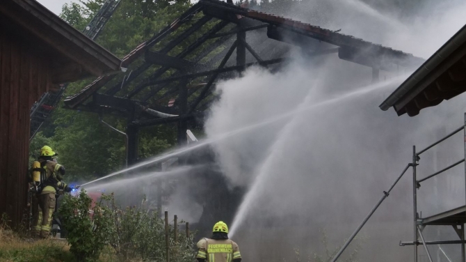 Großbrand in Grünenbach: Landwirtschaftliches Anwesen zerstört | AllgäuHIT