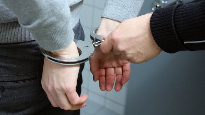 Irsee: Polizei schnappt zwei Serieneinbrecher auf frischer Tat | AllgäuHIT