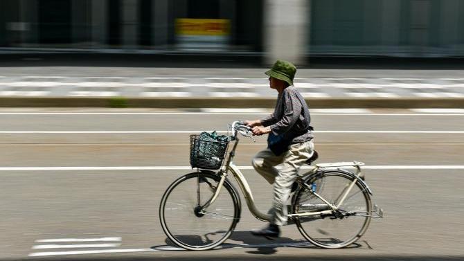 77-Jähriger mit dem Fahrrad auf der A 96 unterwegs | AllgäuHIT