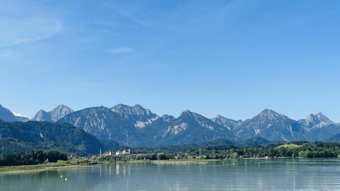 Forggensee im Allgäu: Ein Idyll zwischen Bergen und Wasser | AllgäuHIT