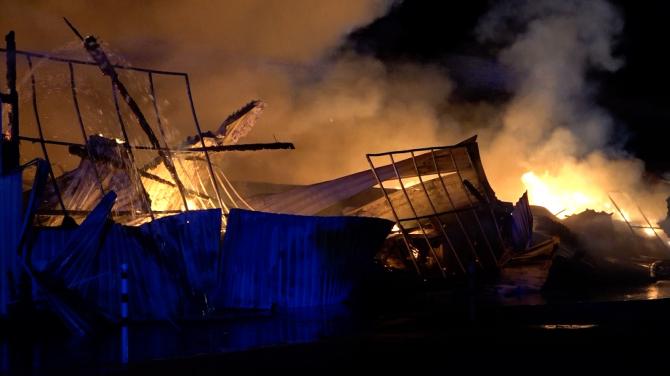 Großbrand in Duracher Lagerhalle - Löscharbeiten dauern an | AllgäuHIT