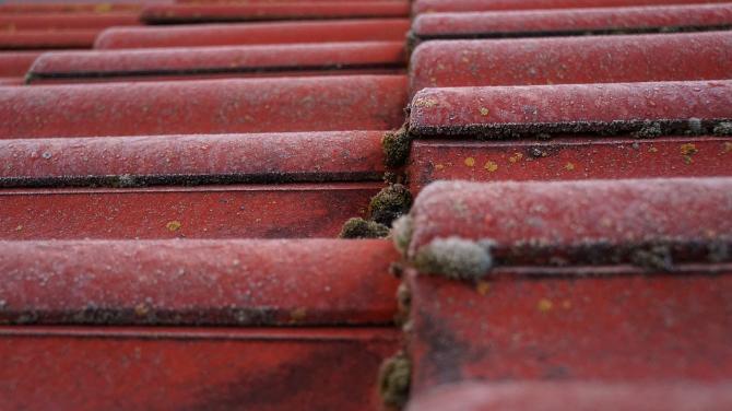 Lindau: Warnung vor herunterfallenden Dachziegeln | AllgäuHIT