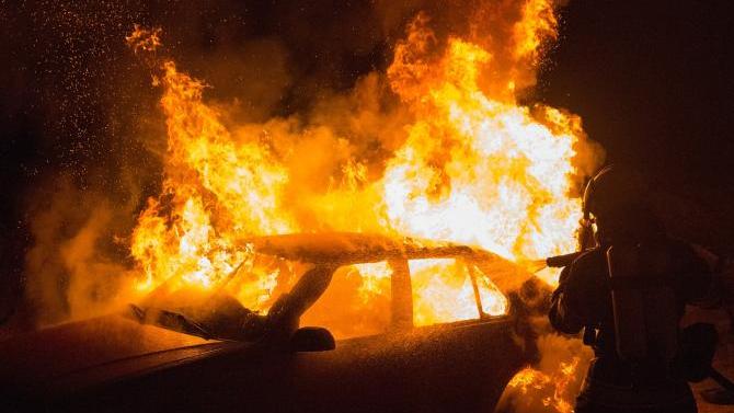 Auto in Memmingen in Brand gesetzt | AllgäuHIT