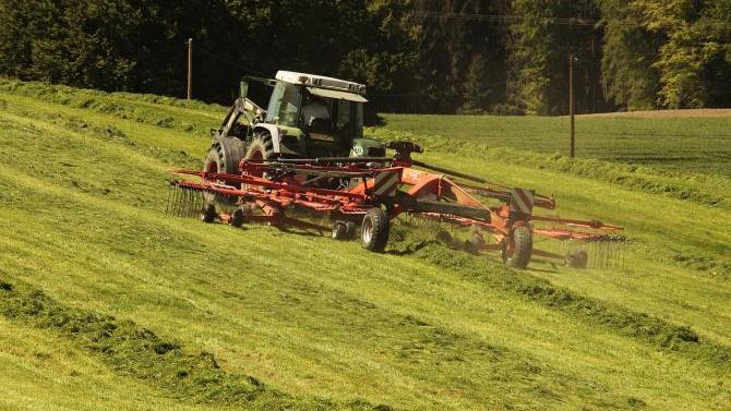 Traktor überschlägt sich nahe Lermoos in Tirol | AllgäuHIT