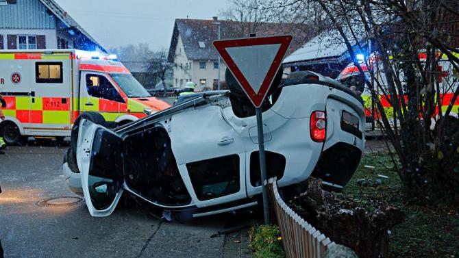 Auto auf dem Dach: Schwerer Unfall in Westerheim | AllgäuHIT