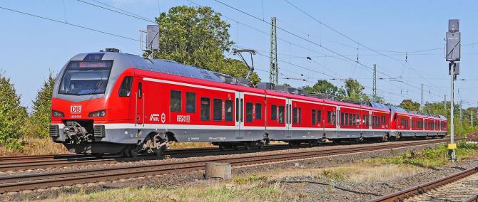Bahnunfall in Nassenbeuren: Kleintransporter kollidiert mit Zug | AllgäuHIT