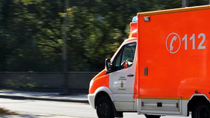 Reifen geplatzt: Lkw-Fahrer auf A96 schwer am Auge verletzt | AllgäuHIT