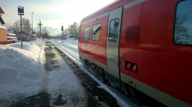 Große Mengen Neuschnee: Zugverkehr im Allgäu komplett eingestellt | AllgäuHIT