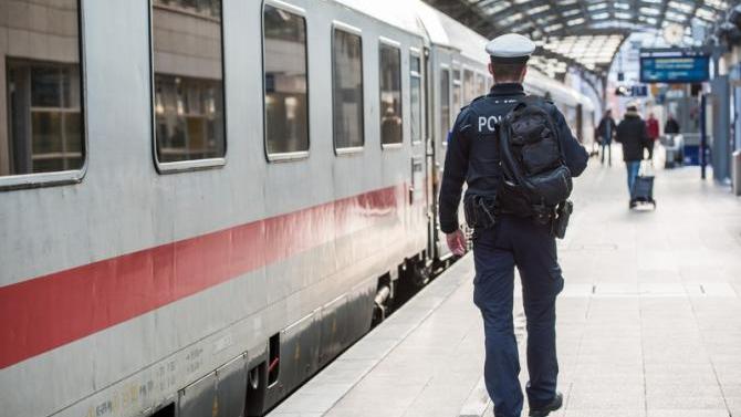 Bundespolizei nimmt 14 Migranten bei Einreiseversuch fest | AllgäuHIT