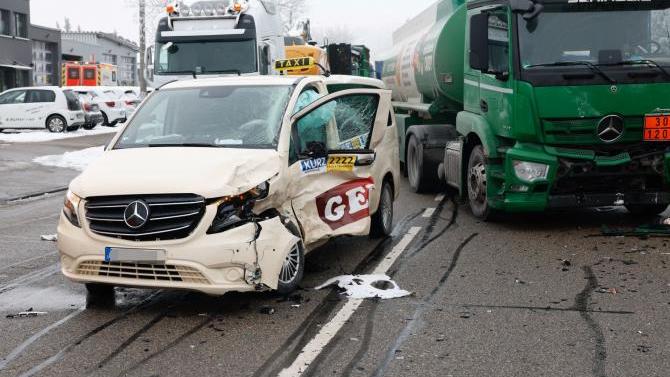 Schwerer Verkehrsunfall in Memmingen fordert drei Verletzte | AllgäuHIT