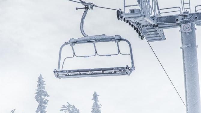 Kind stürzt aus Sessellift während Skikurs im Ortsteil Oberjoch | AllgäuHIT