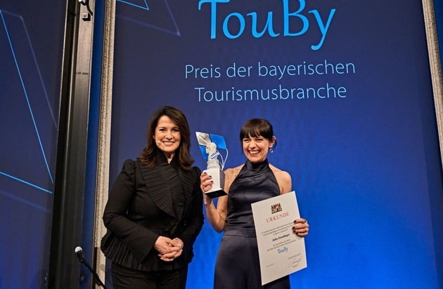 ITB 2024: TouBy fürs Allgäu: Staatsministerin Kaniber vergibt Bayerischen ...