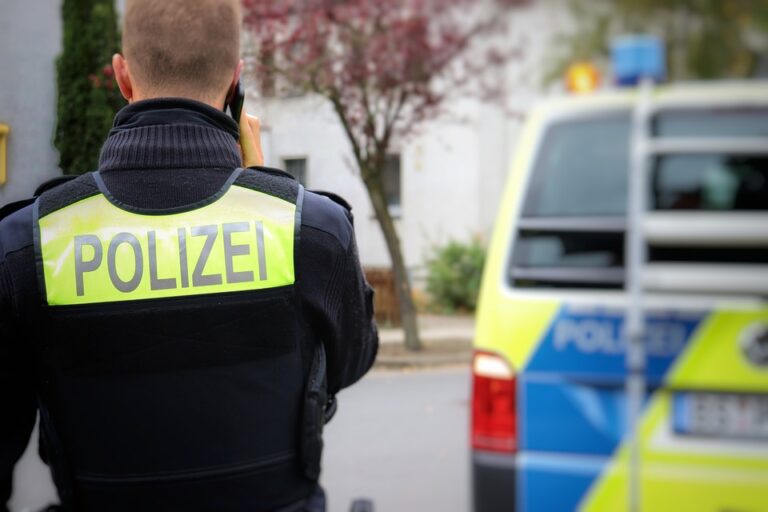 0847 – Raub – 49-Jähriger schwer verletzt in Oberhausen