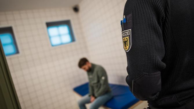 Kemptener Bundespolizei vollstreckt Auslieferungshaftbefehl | AllgäuHIT