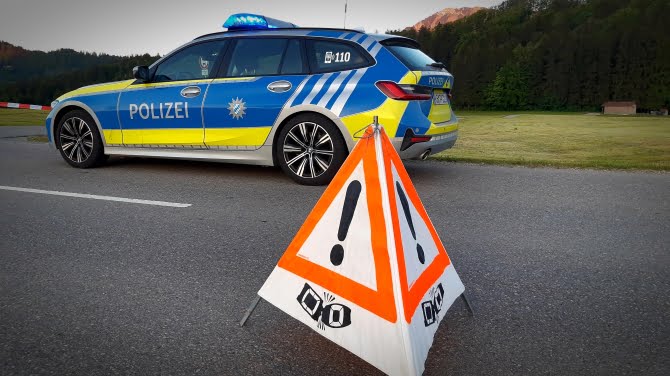 Tödlicher Verkehrsunfall auf der L 286 im Landkreis Ravensburg: Ein Toter und vier Schwerverletzte | AllgäuHIT